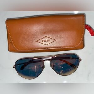 Women’s Fossil 3104 aviator sunglasses in gold red with leather case